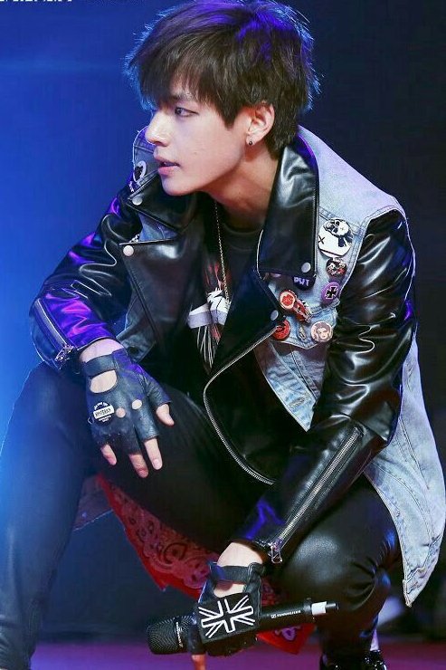 supremestae's tweet photo. rockstar kim taehyung https://t.co/0bFA3oukkO