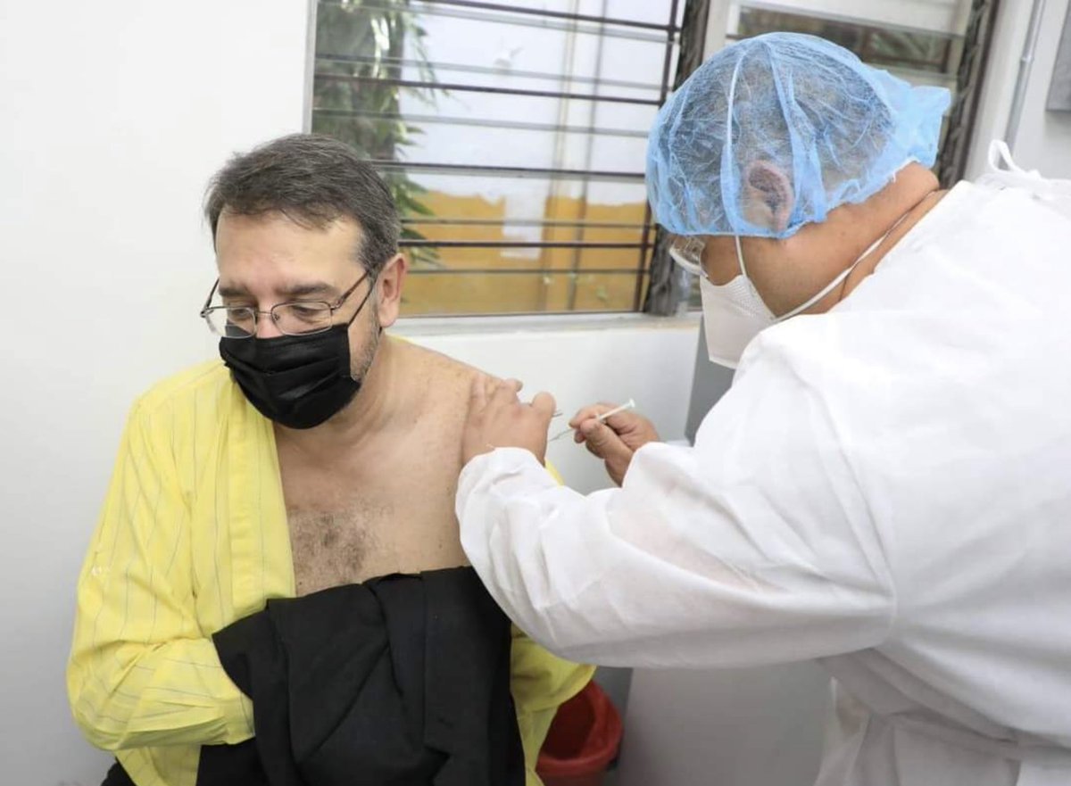 waraujo64's tweet photo. El muertero del  @DrFortinMagana ...ladra cuál perro más “golillero”...pero a la hora de los privilegios, es el primero en ponerse a la cabeza de los beneficios del Gobierno del Presidente @nayibbukele ...

Perro que ladra...NO muerde. c.c. A sus amos de @ARENAOFICIAL @JaviSiman https://t.co/DtffV4P4NG