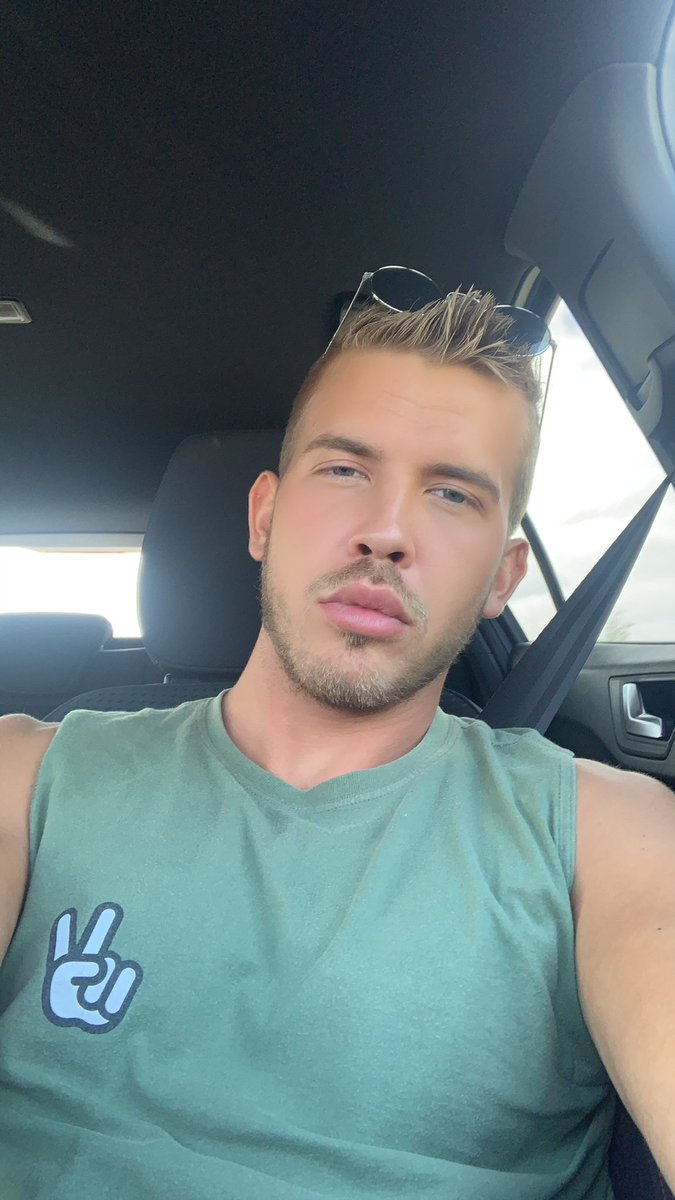 JakeHank6's tweet photo. Beach day ☀️ https://t.co/Od4vZcf8UE