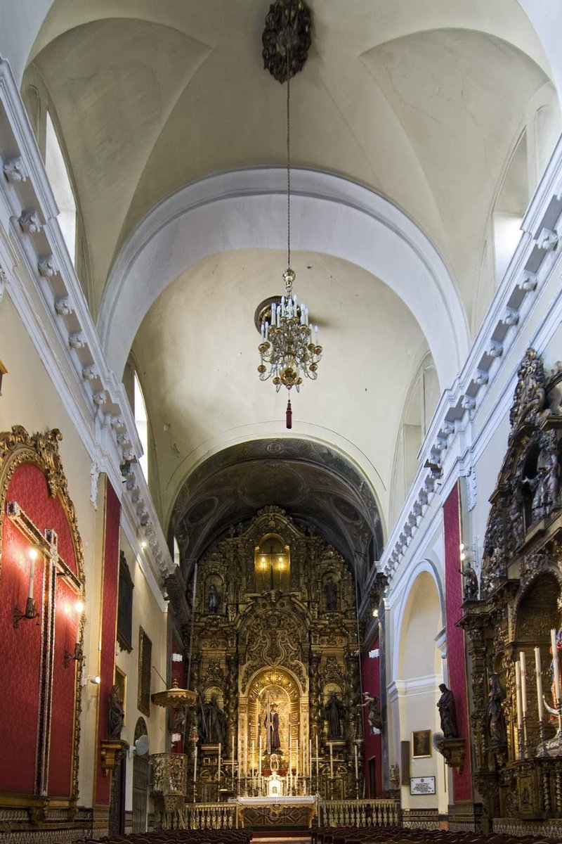 Jujonomi87's tweet photo. El increíble antes y después del interior de la Real Iglesia de San Antonio Abad tras recuperar las pinturas barrocas que fueron ocultas en el siglo XIX. 👍 https://t.co/RToNT9VKXN