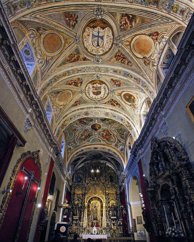 Jujonomi87's tweet photo. El increíble antes y después del interior de la Real Iglesia de San Antonio Abad tras recuperar las pinturas barrocas que fueron ocultas en el siglo XIX. 👍 https://t.co/RToNT9VKXN