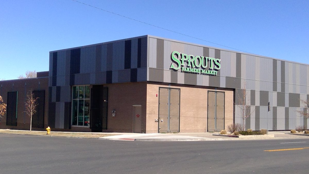 BerridgeMetal's tweet photo. From high-rises to storefronts, one color to multiple, the Berridge HR-16 Panel's unique locking system lets you flow between colors in seamless integration. Sprouts, in Denver Colorado, displays wonderful creativity using multiple colors to achieve a smooth balance. #berridge https://t.co/gJVEI00BgO
