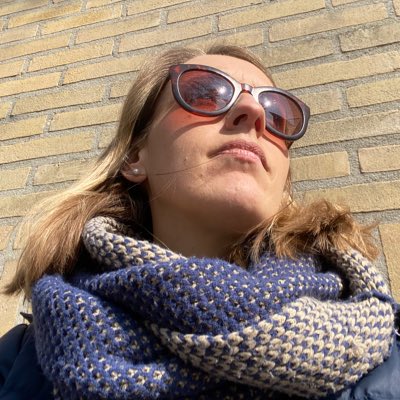 MvanKF's tweet image. Je zou het niet zeggen, maar ik ben hier echt aan het werk. #nieuweprofielfoto #observeren #kleuters #onderwijs #juf #ToevalligSchijntDeZonHeelFijn