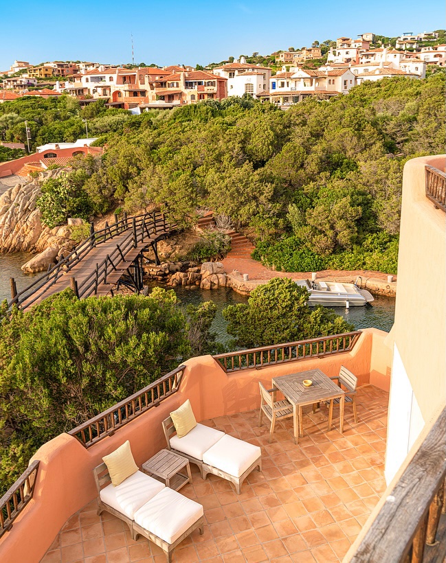 Step out on your terrace, sit back and relax amidst the beautiful landscapes of Porto Cervo. There are endless magic corners at the Cervo Hotel where you can admire fascinating views.
