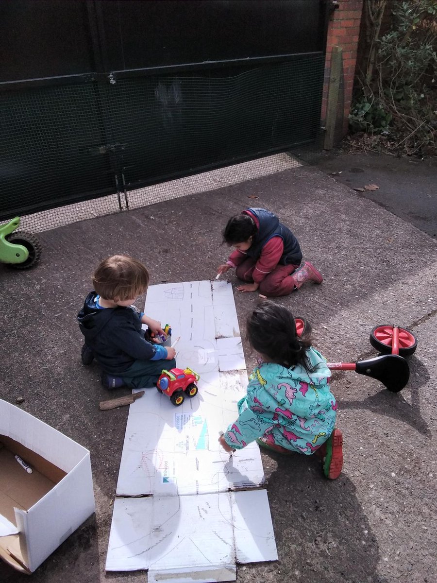GeorgeNursery's tweet image. Day 4 of #healthybodyhappyme and we&apos;ve been thinking about &apos;Our communities&apos;, we drew a map of our journey to nursery and our babies pretended to go on a bus #funinabox @NDNAtalk @NurseryWorld @EY_Matters @EYAlliance @EYTalking