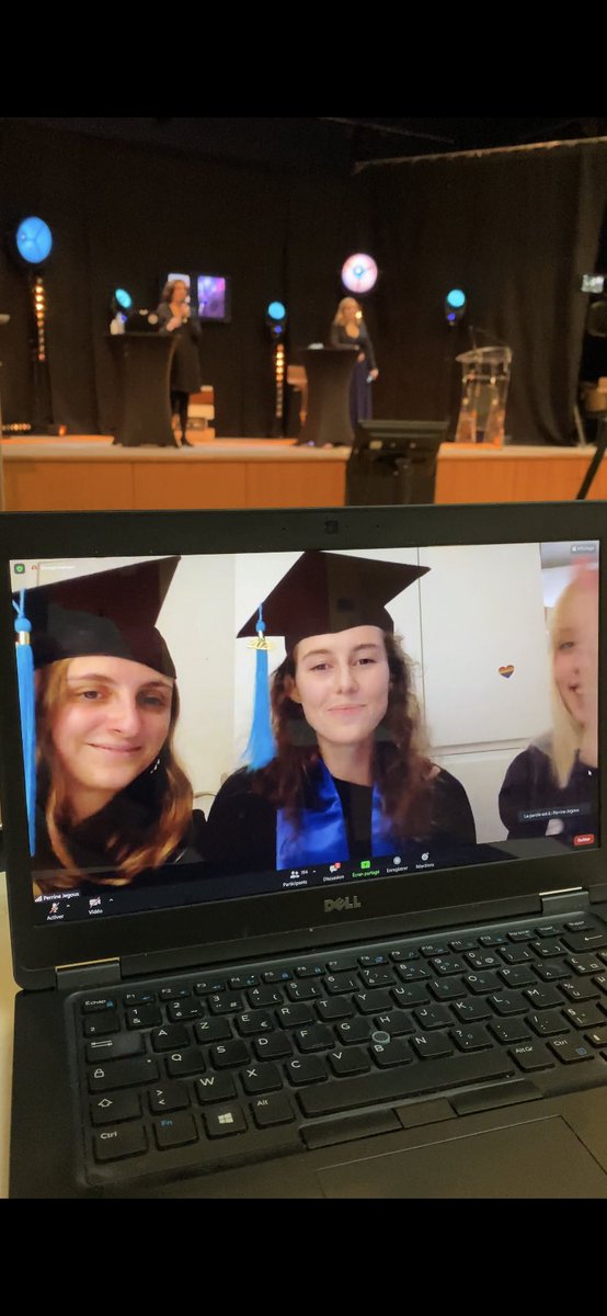 ReseauFGES's tweet photo. 🎓 Félicitations aux 263 diplômés Licences promo 2019 & 348 diplômés Licences promo 2020 #FGES @UnivCatholille ✨
2 cérémonies digitales riches en émotions & ambiance 💯
Bienvenue dans le réseau #FGESalumni ☑️ https://t.co/ZHgAdtHPLt