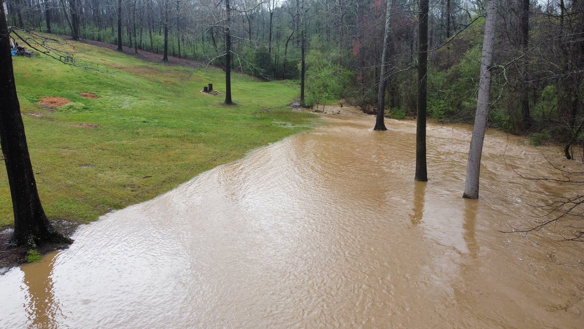 anthonyddodd's tweet photo. @spann @jpdice_Fox6 Flooding in Fultondale. Usually a rain run off creek. https://t.co/Eqq4QrL0cd