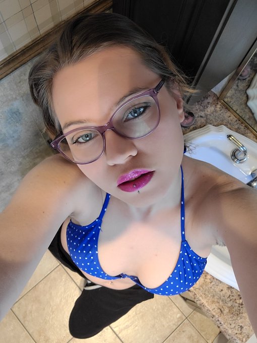 Nouveau haut de bikini!!  Pour voir plus ou clavarder avec moi venez me rejoindre a https://t.co/TnxYBovq7k<a href="/tag/mvsales"class="tags"><span>#mvsales</span></a>