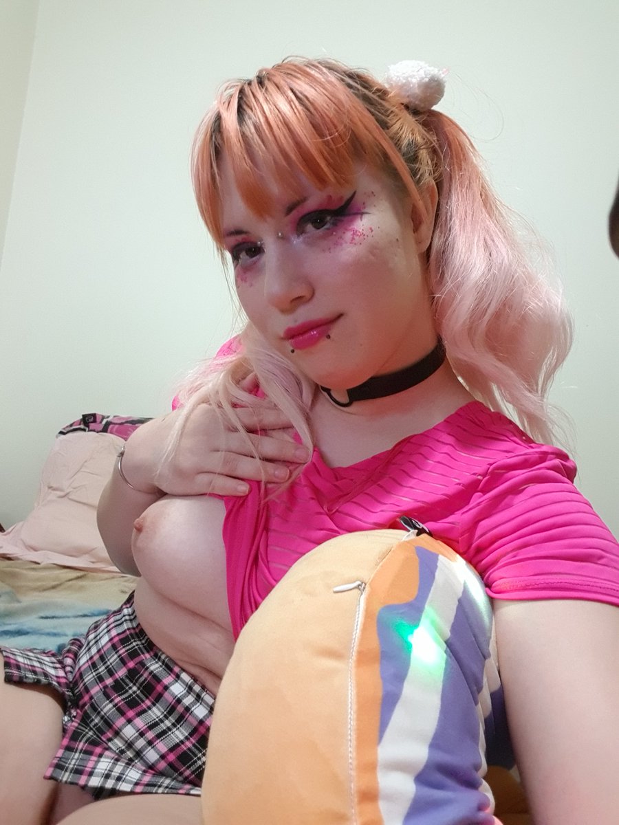 PastelSub's tweet photo. My tiddy grew a lil #camgirl #sexwork #altgirl #smalltits #acup https://t.co/x3IEiyKqbJ