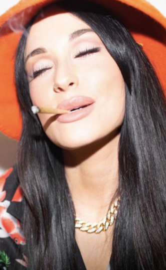 icourtneycries's tweet photo. comfort person: kacey musgraves https://t.co/KBj3dUwaJi