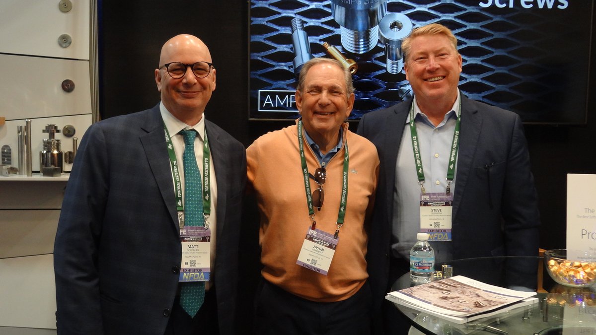 Link Magazine tweet media