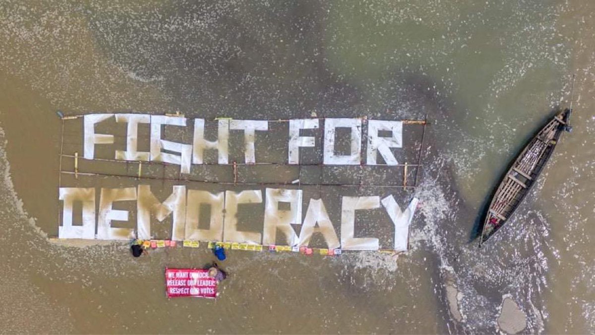 In the middle of Salween River, Mawlamyine.

"Fight for Democracy" 

#WhatsHappeningInMyanmar #Mar25Coup #MilkTeaAlliance