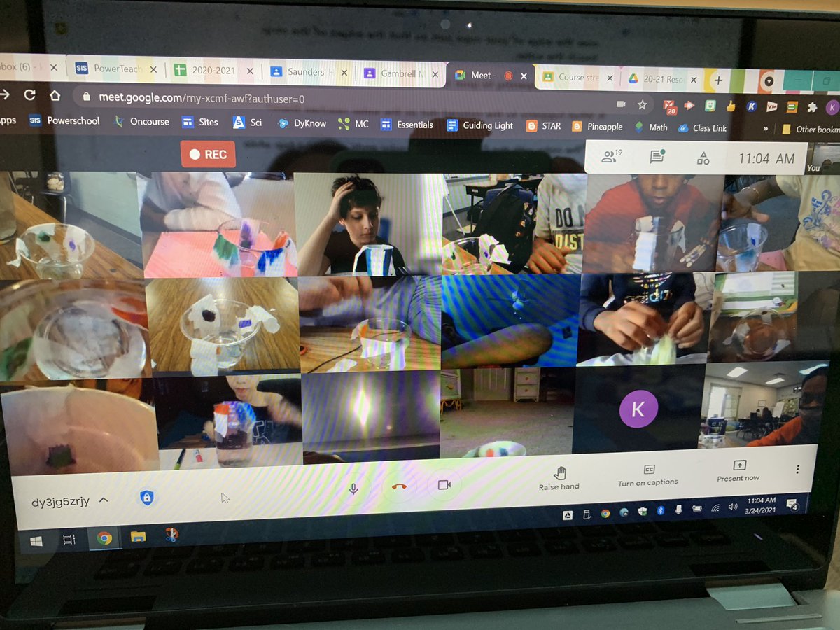 mrskhaller's tweet photo. We tried another lab with in person AND virtual learners!! We learned all about how chromatography can separate colors! All you need is water, paper towels, markers and patience! 😂🤣 They nailed it! #scientists #PremierStars #dualmodality @SEstarsR2 @EmmerGeo @RichlandTwo https://t.co/VgtMIwpmxm