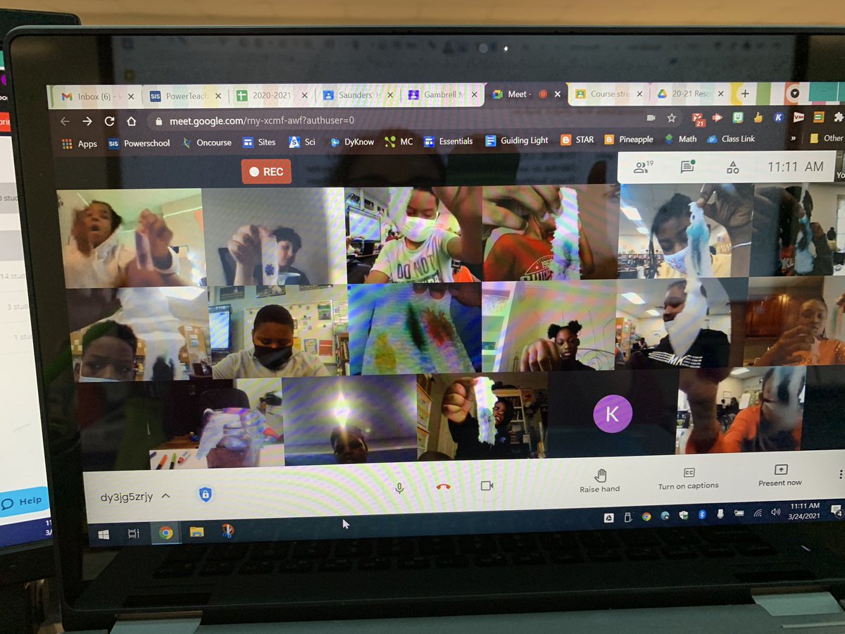 mrskhaller's tweet photo. We tried another lab with in person AND virtual learners!! We learned all about how chromatography can separate colors! All you need is water, paper towels, markers and patience! 😂🤣 They nailed it! #scientists #PremierStars #dualmodality @SEstarsR2 @EmmerGeo @RichlandTwo https://t.co/VgtMIwpmxm