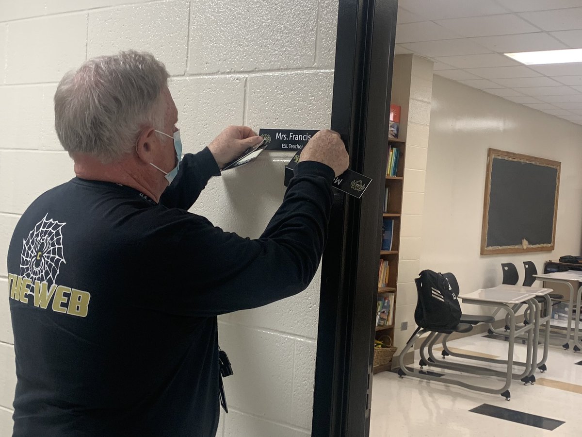 emilyfranESL's tweet photo. It’s the little things that bring me joy 🤩

I just got a new name plate for our new room 🕷💛🙌🏽
•
•
•
#Room200 #chs_esl💛🖤 #ItsTheLittleThings #TeacherLife #ESLteaching #TeachingESL https://t.co/7PP9ackaGd