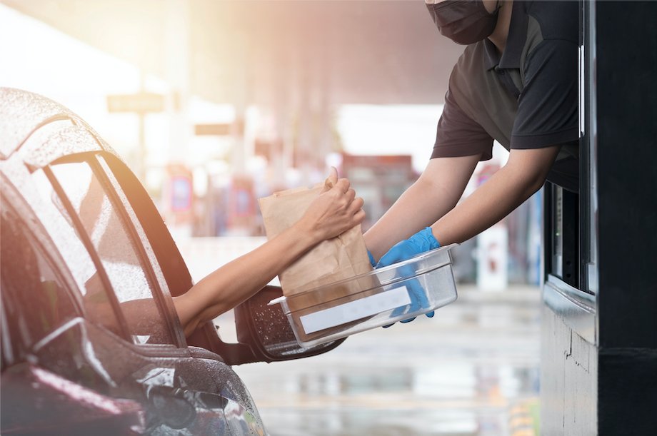 OracleFoodBev's tweet photo. Interested in what the future of QSR looks like? Read up on the latest trends shaking up the industry and register for the Virtual Connect panel on personalizing quick service dining: https://t.co/jxNYjJUCYV #QSR #RestaurantTrends #OFBVirtualConnect https://t.co/jjYPlVoYzb