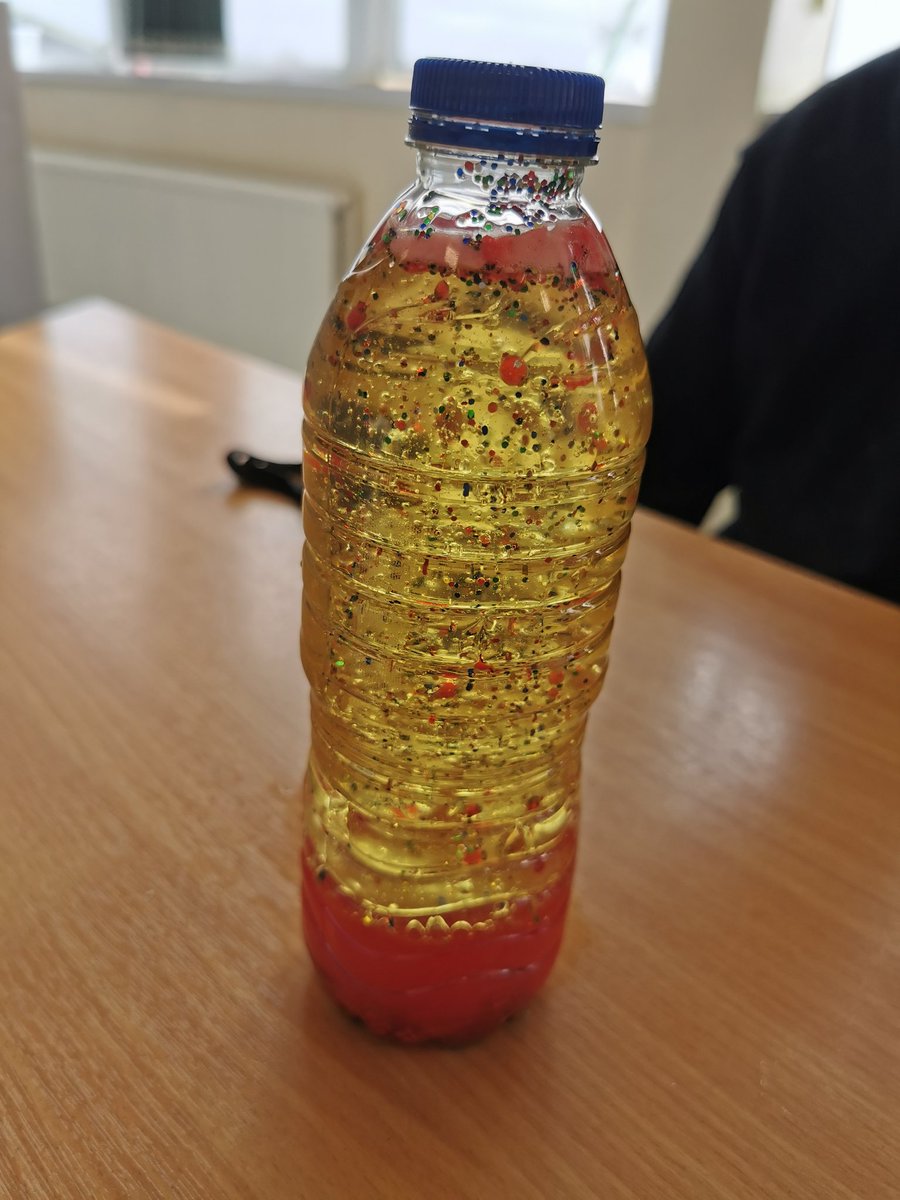Cantonian_Base's tweet photo. Year 8 have made some lava lamps this afternoon 😊 da iawn pawb !! #accessbase #sensorysession #multisensory #PositiveVibes #Mindfulness https://t.co/YohBTz8MXy