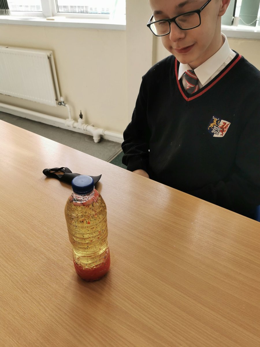 Cantonian_Base's tweet photo. Year 8 have made some lava lamps this afternoon 😊 da iawn pawb !! #accessbase #sensorysession #multisensory #PositiveVibes #Mindfulness https://t.co/YohBTz8MXy