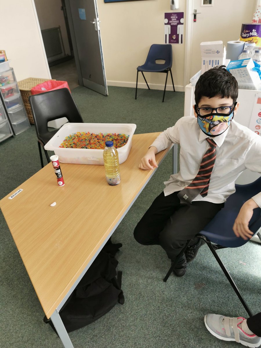 Cantonian_Base's tweet photo. Year 8 have made some lava lamps this afternoon 😊 da iawn pawb !! #accessbase #sensorysession #multisensory #PositiveVibes #Mindfulness https://t.co/YohBTz8MXy