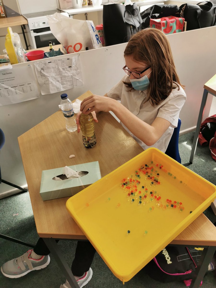 Cantonian_Base's tweet photo. Year 8 have made some lava lamps this afternoon 😊 da iawn pawb !! #accessbase #sensorysession #multisensory #PositiveVibes #Mindfulness https://t.co/YohBTz8MXy