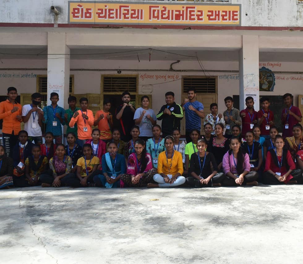WayBaroda's tweet photo. studying in Arad Higher Secondary School. A total of 45 students participated in the workshop who found it very educational.
#UWBCares #IRDP #Halol #SelfDefenseWorkshop #EmpowerYouth #LMWind #UnitedWayWorldwide #LiveUnited https://t.co/ZddZpBcAjk