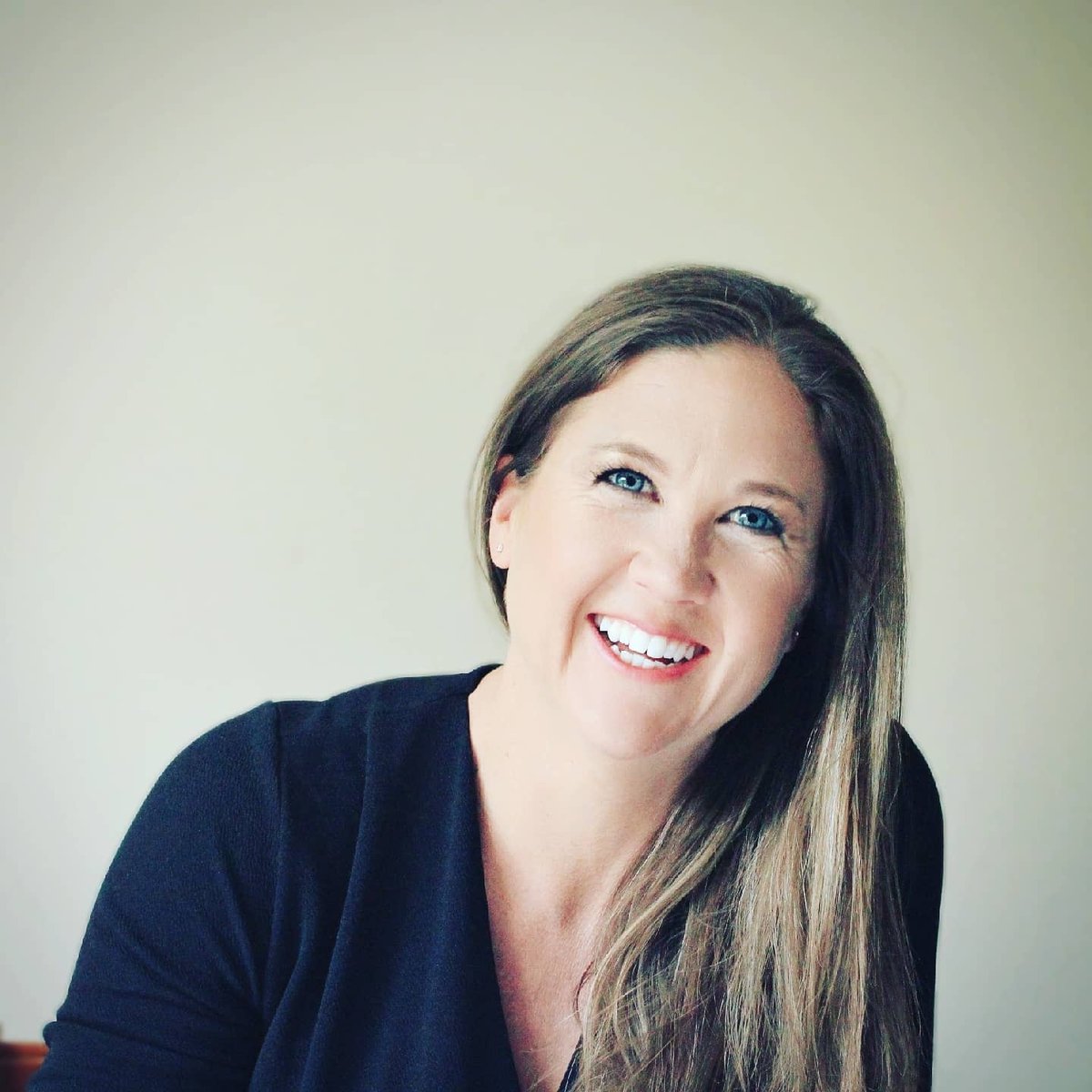 "A smile is the best make up any girl can wear"
.
Make sure you wear yours today. ❤️
.
📸<a href="/jean/">J</a>.spies

#smilelines #smilealways #lovewhatyouare #lovewhatyoudo #makeup #best #writer #author #checkmybio #fantasynovel