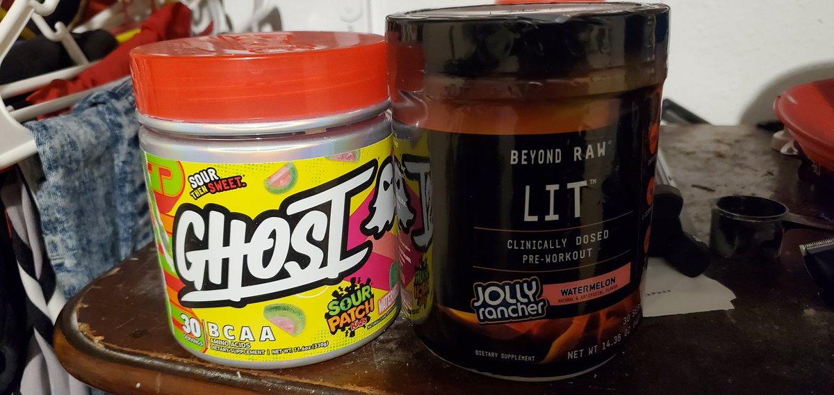 TreFlip420's tweet photo. I figured I don't eat watermelon, but I do love artificial watermelon flavors! Weird as crap to me. Same with Peaches! Won't eat them, but will tear peach anything up! https://t.co/NLysxBx07D