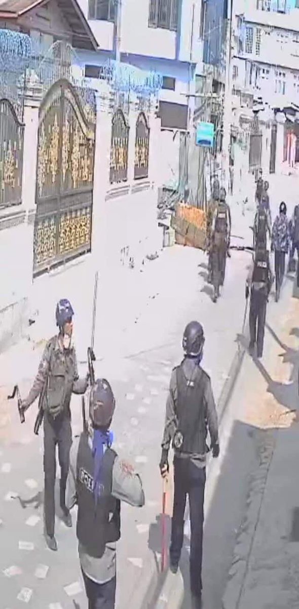 ZaWaiThuu (@zawaithuu) on Twitter photo Photo evidences showing that the polices throwing molotov to the public houses, happened today at Shan State. Military terrorists also killed 5 peaceful protestors in the same township today.
<a href="/RapporteurUn/">UN Special Rapporteur Tom Andrews</a> <a href="/UNinMyanmar/">United Nations in Myanmar</a> #WhatsHappeningInMyanmar #Mar25Coup #RejectMilitaryCoup Photo evidences showing that the polices throwing molotov to the public houses, happened today at Shan State. Military terrorists also killed 5 peaceful protestors in the same township today.
<a href="/RapporteurUn/">UN Special Rapporteur Tom Andrews</a> <a href="/UNinMyanmar/">United Nations in Myanmar</a> #WhatsHappeningInMyanmar #Mar25Coup #RejectMilitaryCoup