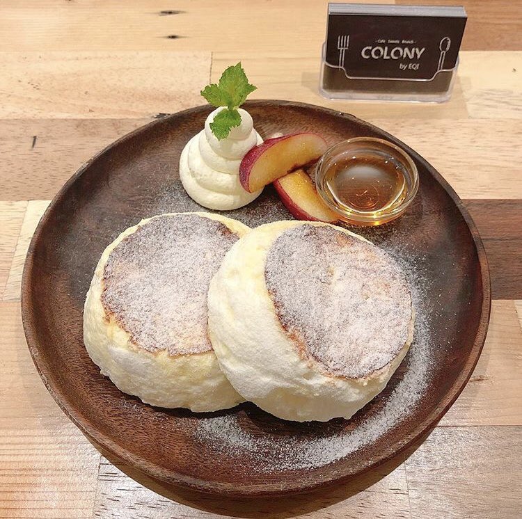 saijyo_sweets's tweet photo. 大阪府心斎橋駅にあるお店「COLONY by EQI」のほどフワフワで口の中でとけるような食感のリコッタ香るスフレパンケーキ✨ https://t.co/VnuyKlSsDh