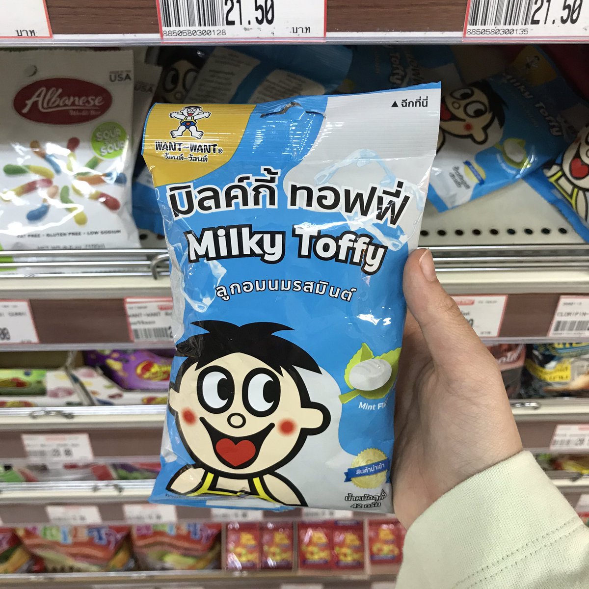 mintslaves's tweet photo. #mintslave milky toffy mint 🍬
— foodland
ลูกอมยี่ห้ออะไรไม่รู้ แต่แพ็คเกจหน้าน้องดูมีความขลังเลยคิดว่าน่าจะอร่อย 55555 สรุปคืออร่อยเด้ออ น้องเป็นลูกอมที่มีรสมิ้นท์มากกว่านม 🍼 อมเพลินมั่กๆ เหมือนมายมิ้นท์ ที่มีความมิ้นท์แต่หวานน้อยกว่า แฮ่ 💚💚💚 @aroii @Kin24hrs @ReviewAroii https://t.co/DP2Y1f2ubP