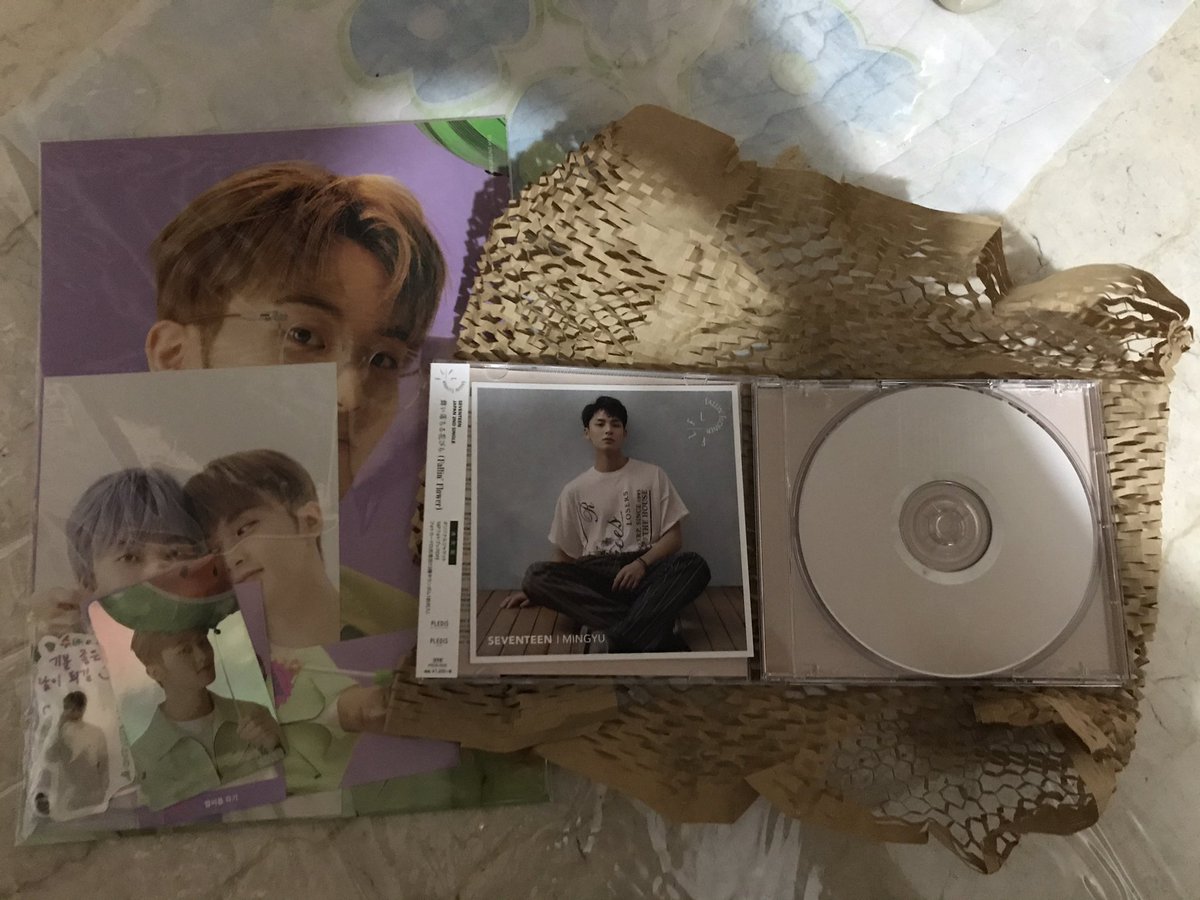 goinsungjin4evs's tweet photo. Salamat @HIDDENHONGDAE !! Dumating na din silaaa~ 🥺

*sorry ampanget ko talaga magpicture 🥲* https://t.co/6zp2FOgk8m