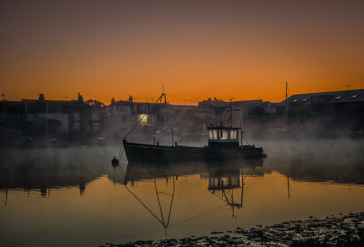Durlicky's tweet photo. Beautiful Misty sunrise over Wivenhoe Quay. buy here https://t.co/AVvHN5mssa @WeatherAisling @ChrisPage90 @itvanglia  @EADT24 @VisitColchester @AngliaWeather #Essex #RiverColne  #Wivenhoe #Essex #Essexlife #VisitColchester https://t.co/ciWpSktPTL
