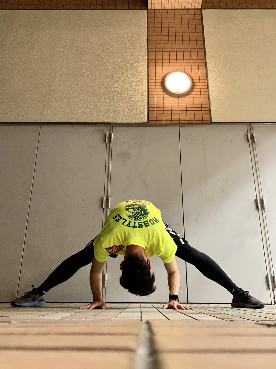 tuttini2269's tweet photo. 2021.3.25 THU
木曜ナイトラン。
今日も走れた自分に感謝。
https://t.co/kuoss9aa5M
#幡ヶ谷再生大学陸上部
#幡ヶ谷再生大学陸上部奈良
#MOBSTYLES
#PEACE_AND_MOSH
#epicreactflyknit2
#エピックリアクトフライニット2
#僕のナイキ
#開脚チャレンジ 48日目
#ヨガかじってるおじさん https://t.co/Km5fDF2iGH