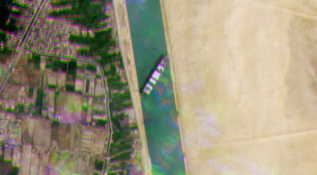 Suez Canal suspends traffic as ship, almost as long as the Empire State Building, stuck like ‘beached whale’ — in pictures aje.io/c6jm8