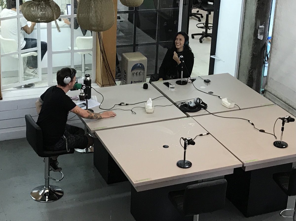UrbanaPlayFM's tweet photo. ¡Llegó @Verosiilva para contarnos todo sobre la aplicación #Apprendo! 

Jóvenes emprendedores en @perroscalleok 🙌🏼🙌🏼

Estamos en YouTube: https://t.co/aWtdOdlMJj https://t.co/UxwDbYAQPq