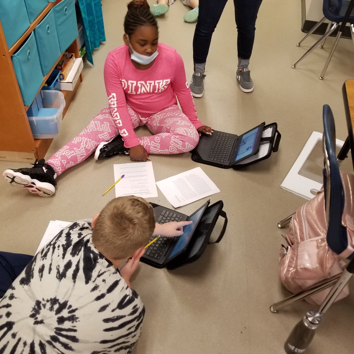 LadyJJaxn's tweet photo. Students are using Kagan Strategies in their Reading assignment by sharing/collaborating with their partner as they compare primary and secondary resources regarding an event in history. #CrossCurriculum #Collaboration #GrowingOurReaders @LeaphartElem #ThisIsLeaphart https://t.co/JYk0CAVq6u