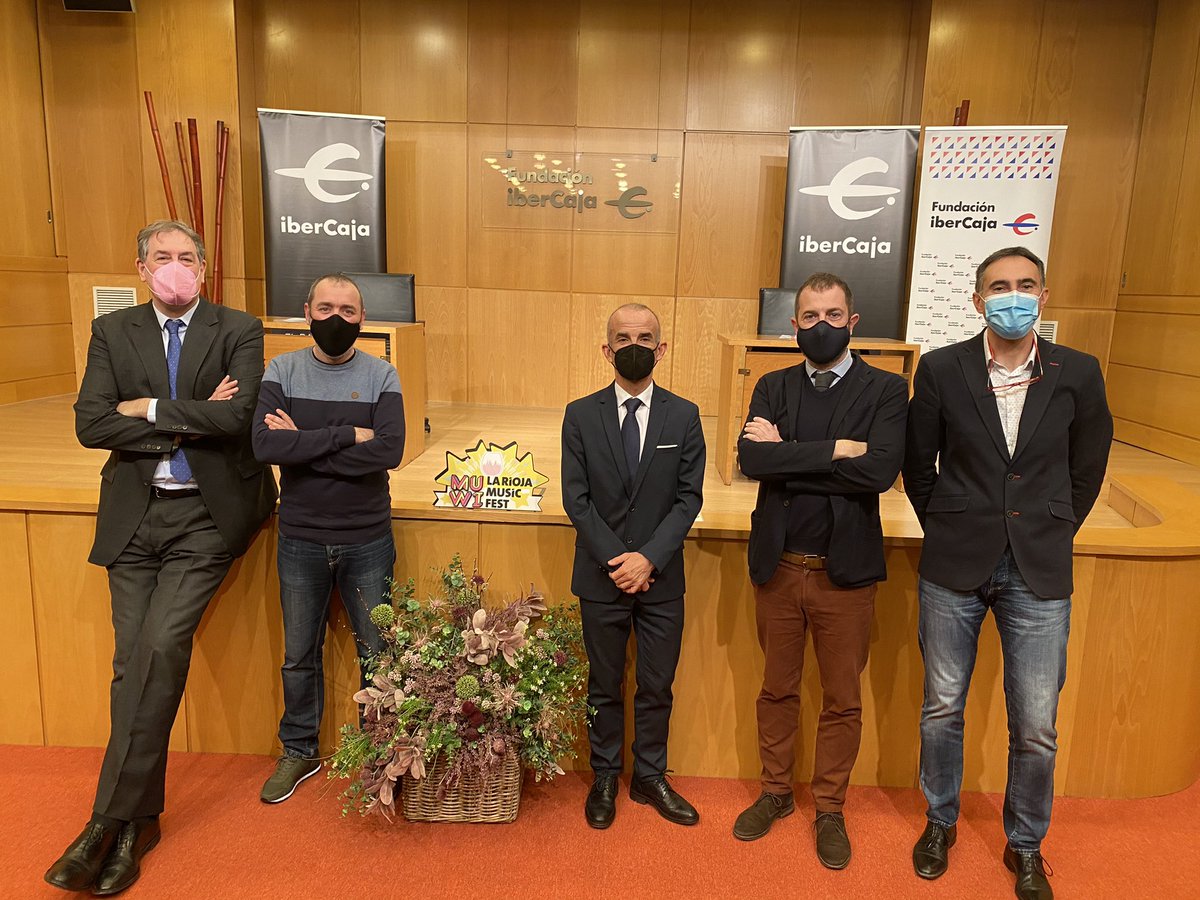 muwi_fest's tweet photo. MUWIers!! Estamos de anuncio: @ibercaja se apunta a MUWI, tienen las mismas ganas y confianza que nosotros en que nos vamos a ver en agosto así que aquí estamos firmando un acuerdo de colaboración para impulsar este festival y ampliar su ámbito de influencia. #festival #muwi https://t.co/zTeFM3TUm9