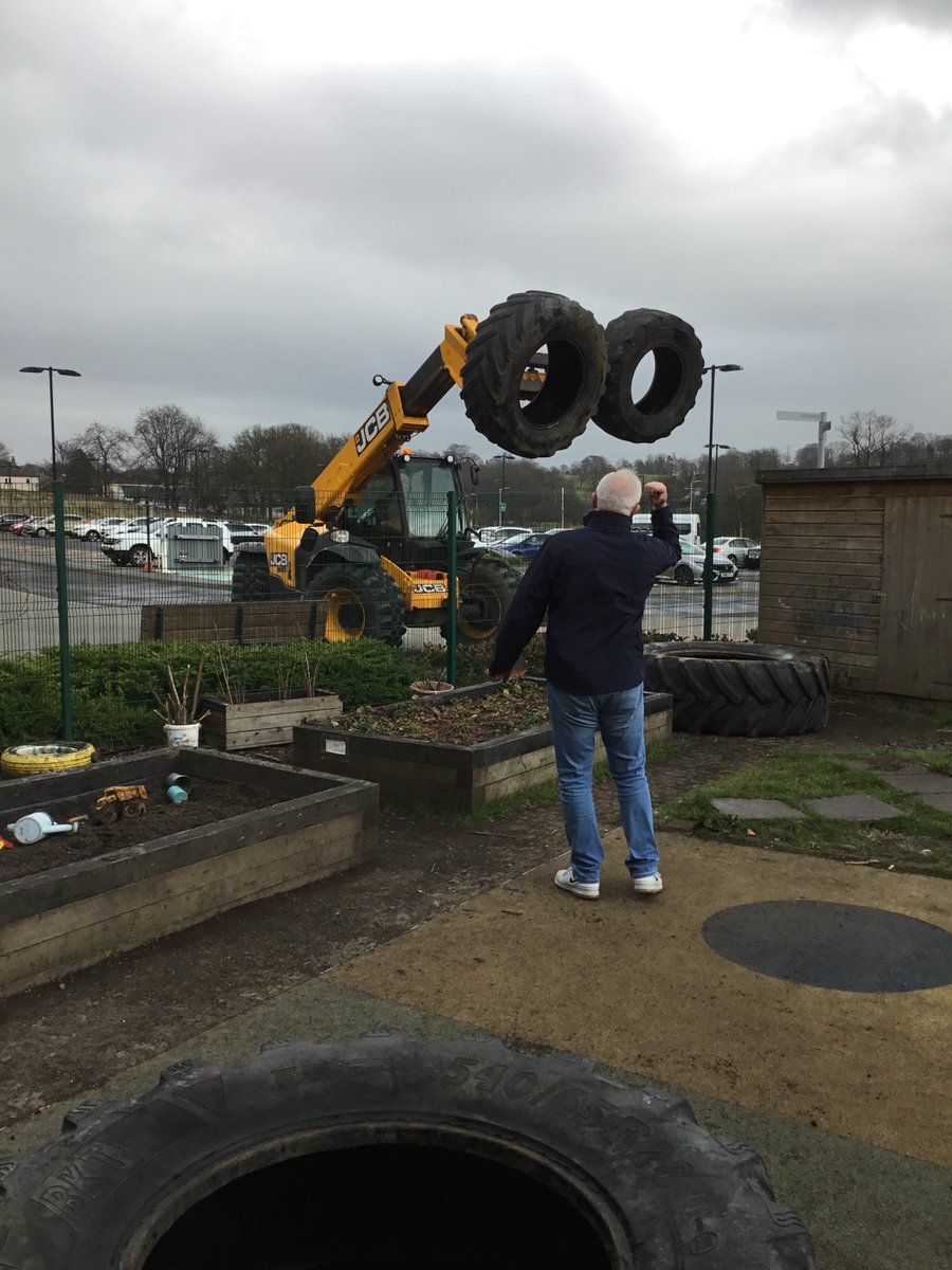 GarnockPrimary's tweet photo. The EY says a huge THANK YOU to J's mum and CK Contracts who have very kindly donated and delivered fabulous materials for our outdoor area! We are delighted and can't wait to develop our garden further using these loose parts and our creativity! Great excitement 😃 @CKContracts https://t.co/6jzLhLd2b1