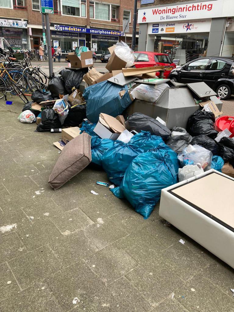 HandhavingN_010's tweet photo. In #Crooswijk was het weer zo ver! Gelukkig hebben wij het opgeruimd en doorgepakt! 20 boetes❗️Bij een volle container, maak een melding via @BuitenBeter of #MeldR APP. Voor #Grofvuil afspraak via 14010 of via onze #GemeenteRotterdam site! #BuitenIsVanOnsAllemaal #InDeBak https://t.co/sawEcT6wgu