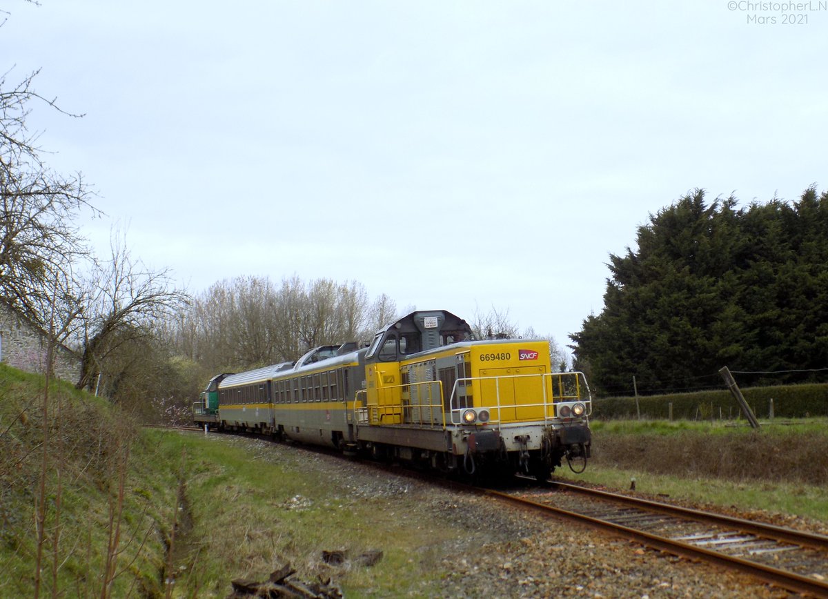 ChrisDu_56's tweet photo. Tournée IES143 hier entre Rennes et Dol de Bretagne via Dinan, photo du convoi avec les BB 69480 et BB 66401 quelques instants avant la gare de Dinan. #IES143
Quévert 24/03/2021 https://t.co/MHuen96wJZ