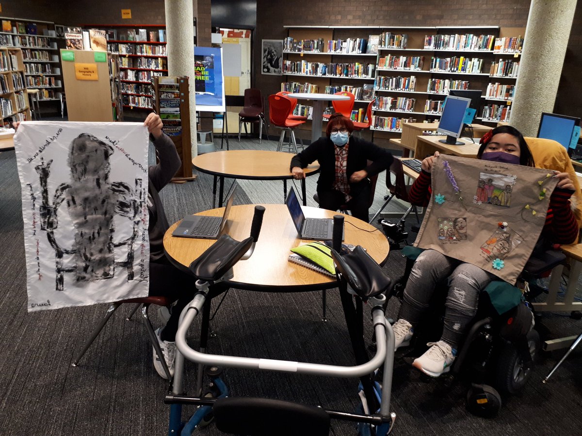 MCI_Library's tweet photo. Celebrated Toronto artist Dan Bergeron works with Ms. Yarmol's art students. Creativity abounds! https://t.co/CPIcHDQzYy