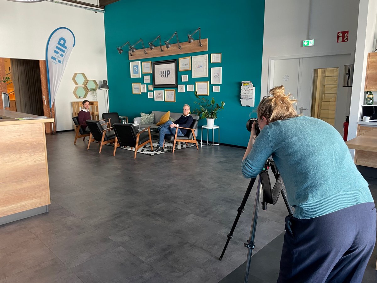 HIP_Hamburg's tweet photo. Wir hatten heute ein Date mit Richard! Wer das ist? Richard, so heißt das Magazin unseres Partners @apoBank. Wir freuen uns sehr, dass der #HIP und drei seiner #HIPStartups in der nächsten Ausgabe mit einem Artikel vertreten sein werden. 

#HIPxapoBank https://t.co/zvnjCUtERx