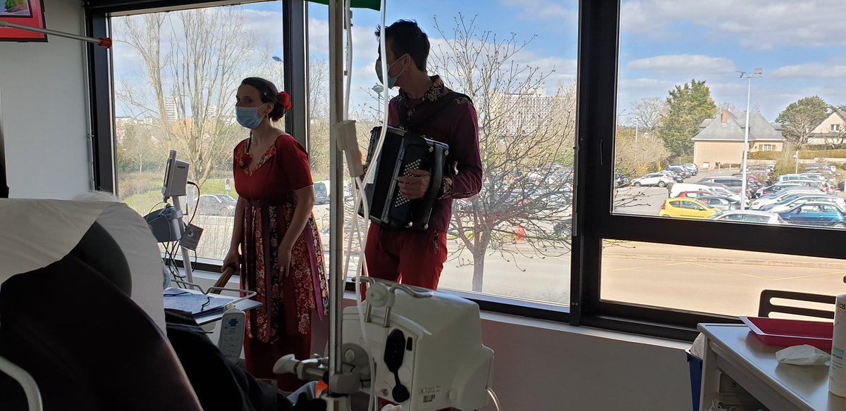leffet_papillon's tweet photo. C'est parti !!
Une après midi avec les #patients hospitalisés en service de cancérologie de la Polyclinique.
#LavalCapitale #Culture #santé #cancer https://t.co/Q75JcqhOQL