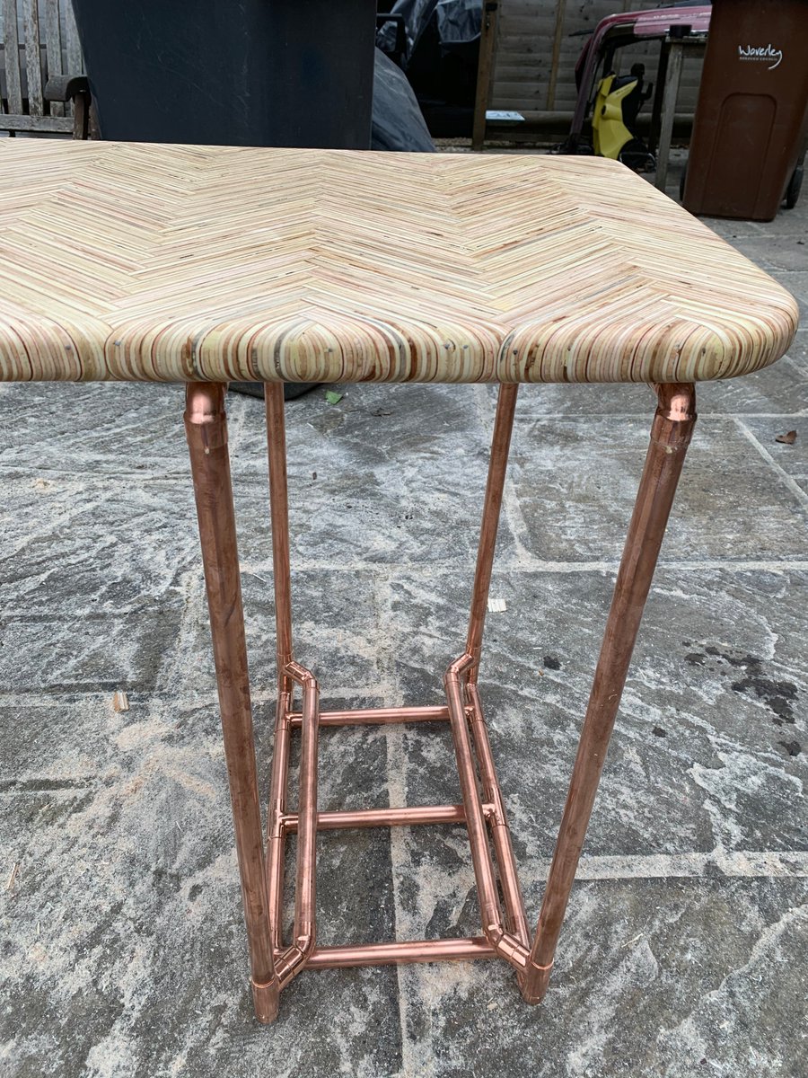 I love the lines gained by the herringbone pattern ply style. Copper legs that house my PC tower. A lot of work but worth it! Follow my Instagram account here: instagram.com/woodandwiresuk/
#woodworking #plywood #plywoodfurniture #plywooddesk #furniturebuild #copperpipefurniture