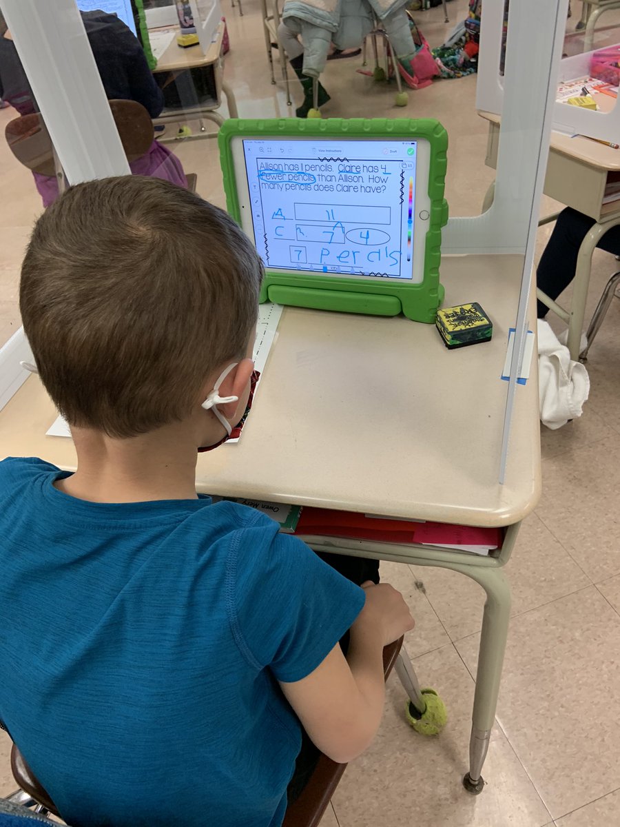 MrsShakesFRSD's tweet photo. Working hard on our comparison bars using SeeSaw today! #math #copperhill @MrsChardoussin @CopperHillES https://t.co/28aE3rcCKn