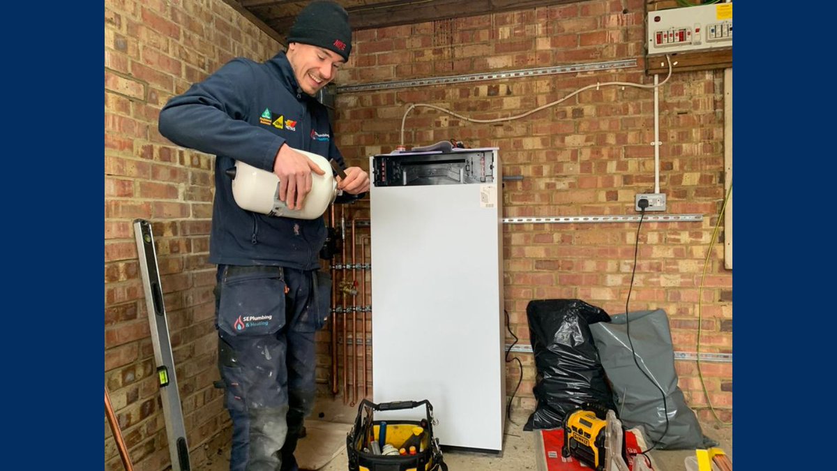 se_energy_'s tweet photo. Another great installation. Superb quality and performance from the @ViessmannUK 222-F 👍 https://t.co/ZOqKCGwBl7