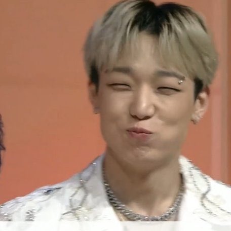 jiwoniverse_'s tweet photo. “bobby is always cute with his eye smile and on stage he is the awesome Bobby” - Dara https://t.co/elEZYfZcBu