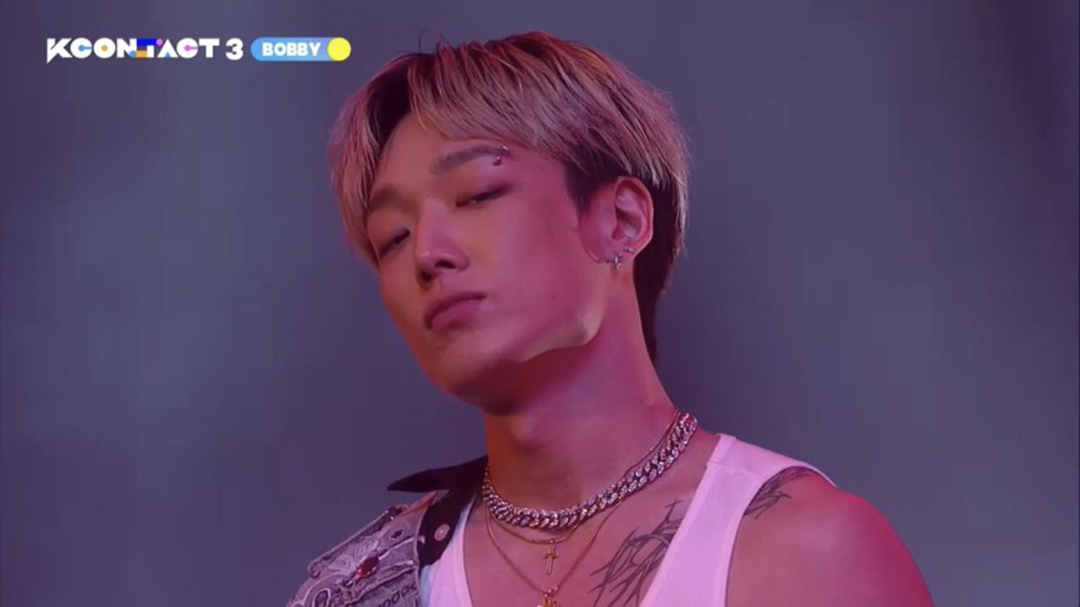 jiwoniverse_'s tweet photo. “bobby is always cute with his eye smile and on stage he is the awesome Bobby” - Dara https://t.co/elEZYfZcBu