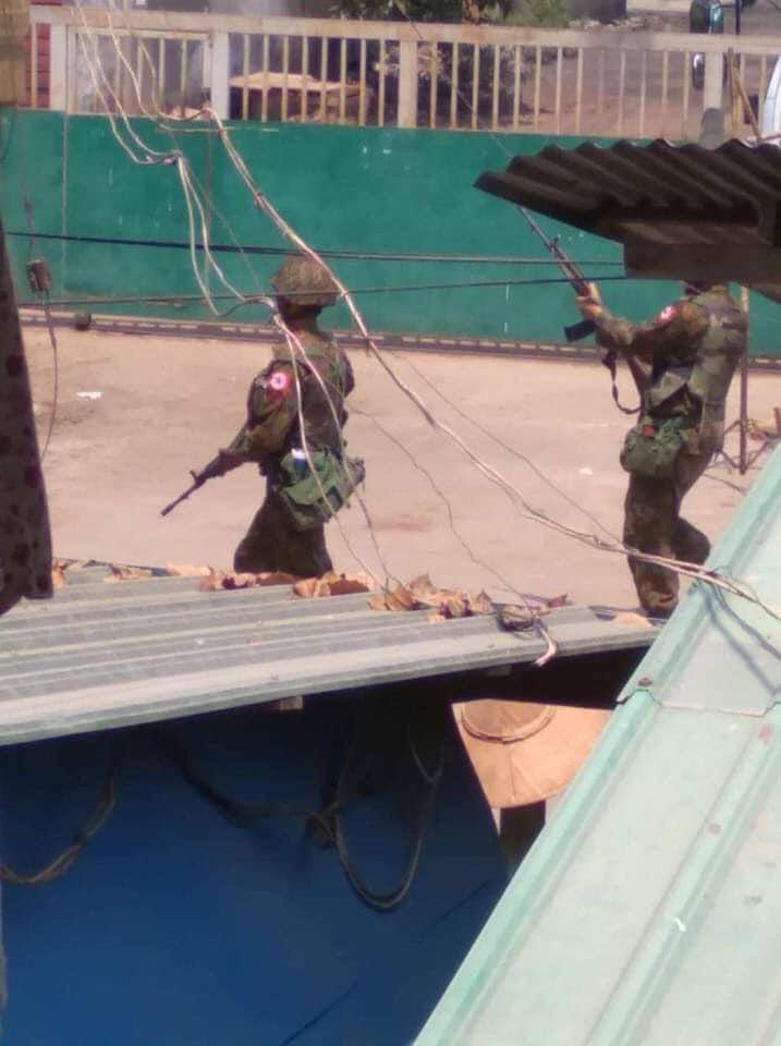 Junta (SAC) troops open fire in Thingangyun, Yangon.
Two civilians were killed and at least five people have been abducted in connection with the recent crackdown on civilians.
STOP ABDUCTIONS
#Mar25Coup
#WhatsHappeningInMyanmar
#InternetShutdown