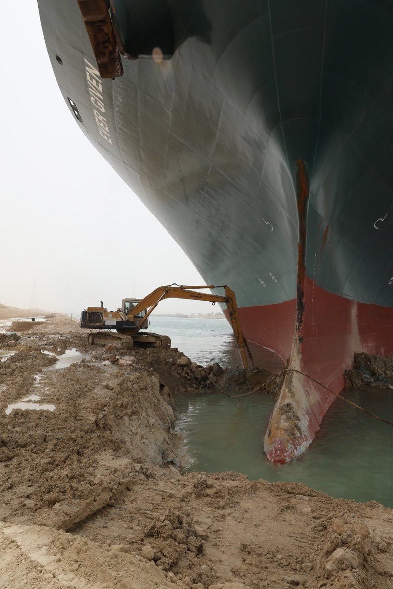 SchamsCNN's tweet photo. I think this photo from the #Suez Canal Authority best captures the mammoth task involved in re-floating the #EverGiven. At least 160 ships are waiting to pass thru the blocked waterway that sees more than 10% of global marine traffic pass thru it... https://t.co/CDndK13UxJ